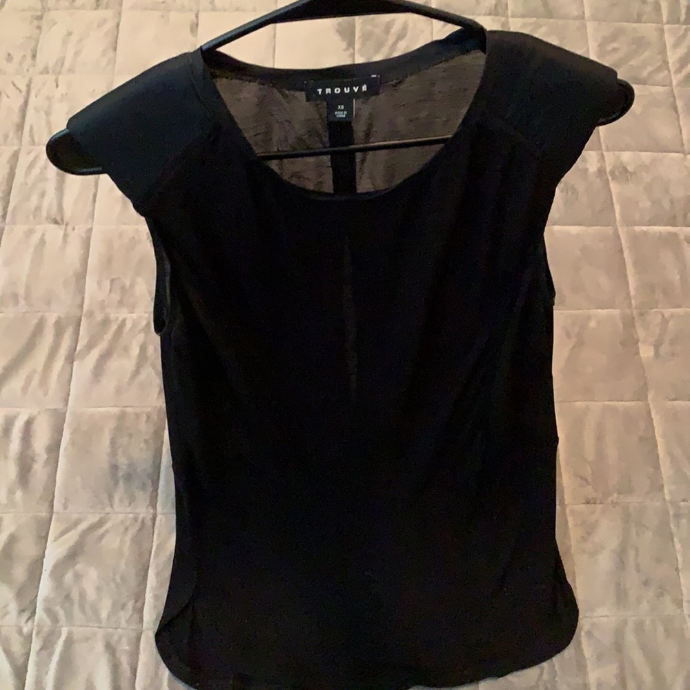 Trouve sleeveless blouse w padded shoulder and back cut out. Size xs